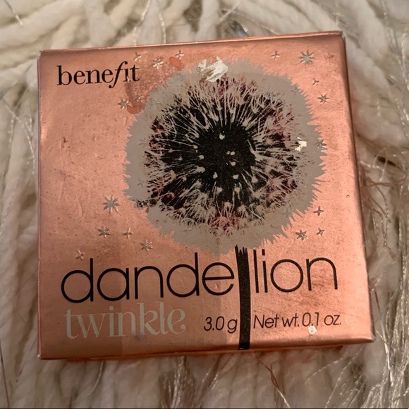 Benefit dandelion twinkle highlighter - Picture 2 of 4